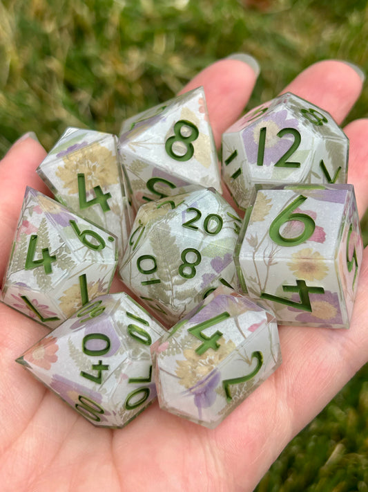 Pressed flowers | 8-piece dice set