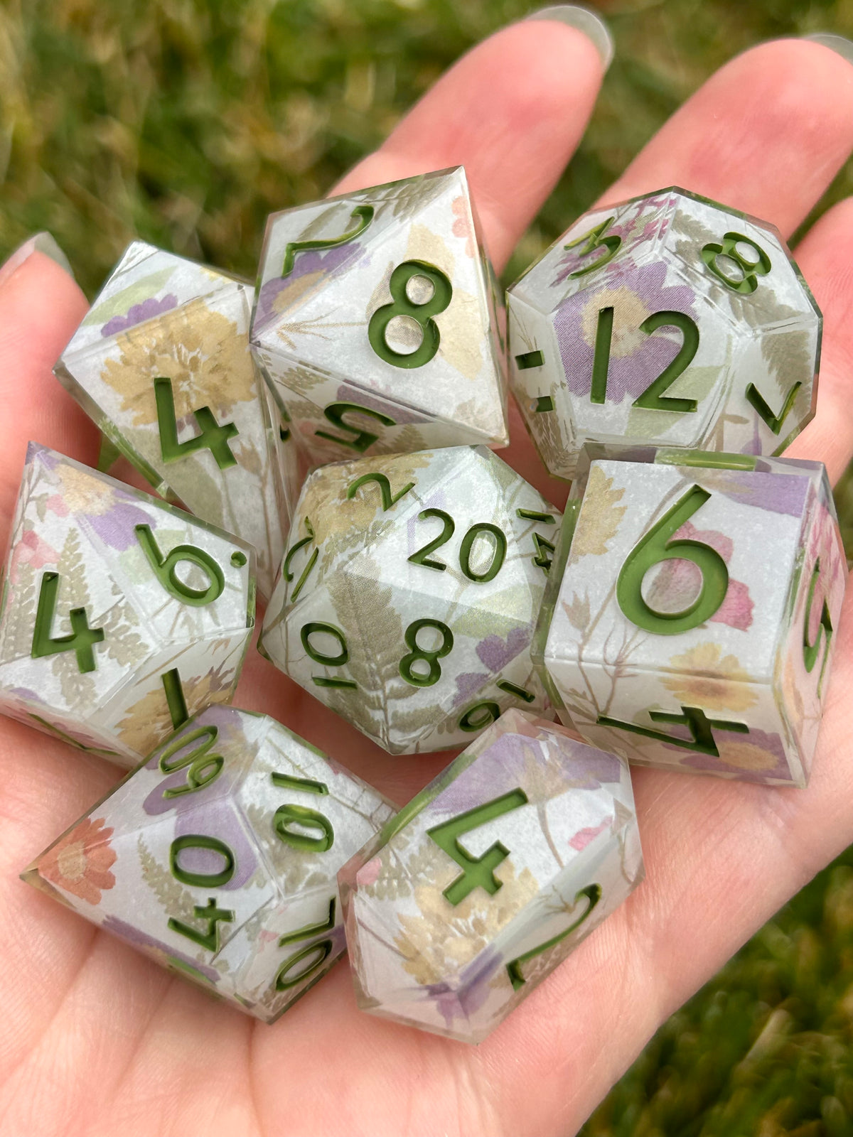 Pressed flowers | 8-piece dice set