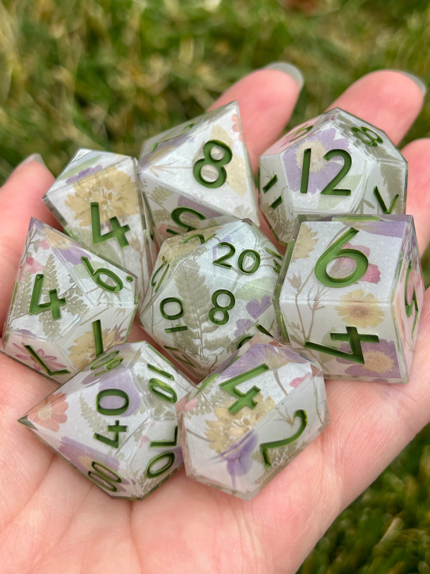 Pressed flowers | 8-piece dice set