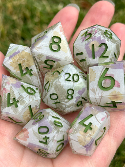 Pressed flowers | 8-piece dice set
